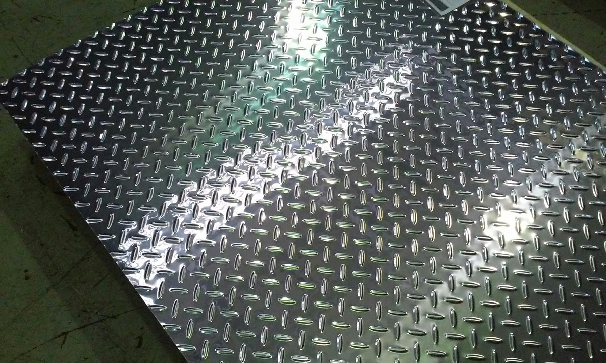 Нержавейка лист рифленый 3мм 304 сталь